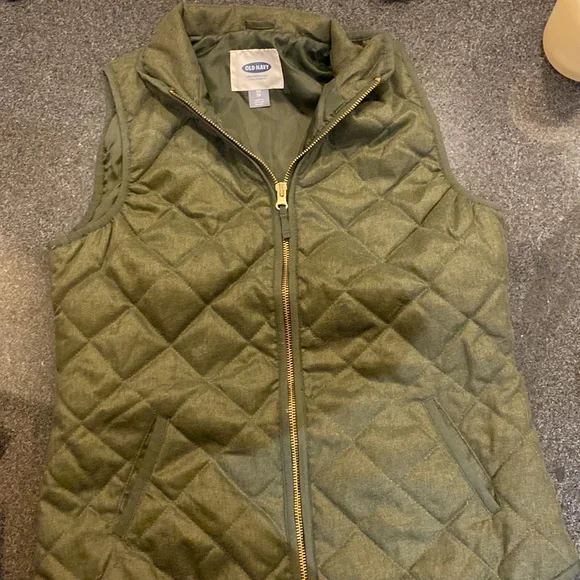 Old navy quilted vest - Picture 2 of 3